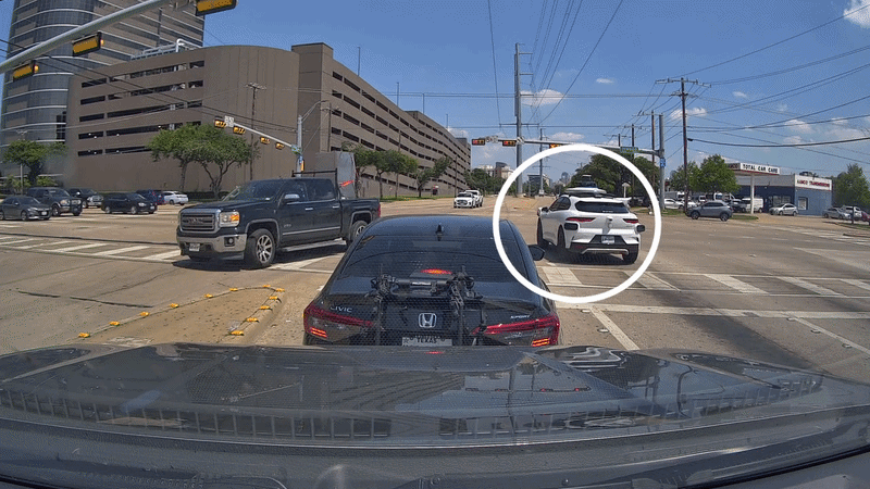 VIDEO: Waymo robotaxi runs red light at busy Dallas intersection