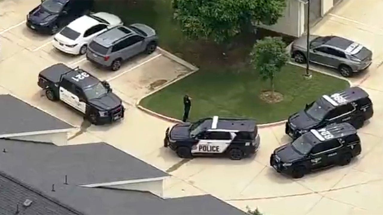 Police officers involved in shooting at Fort Worth apartment complex