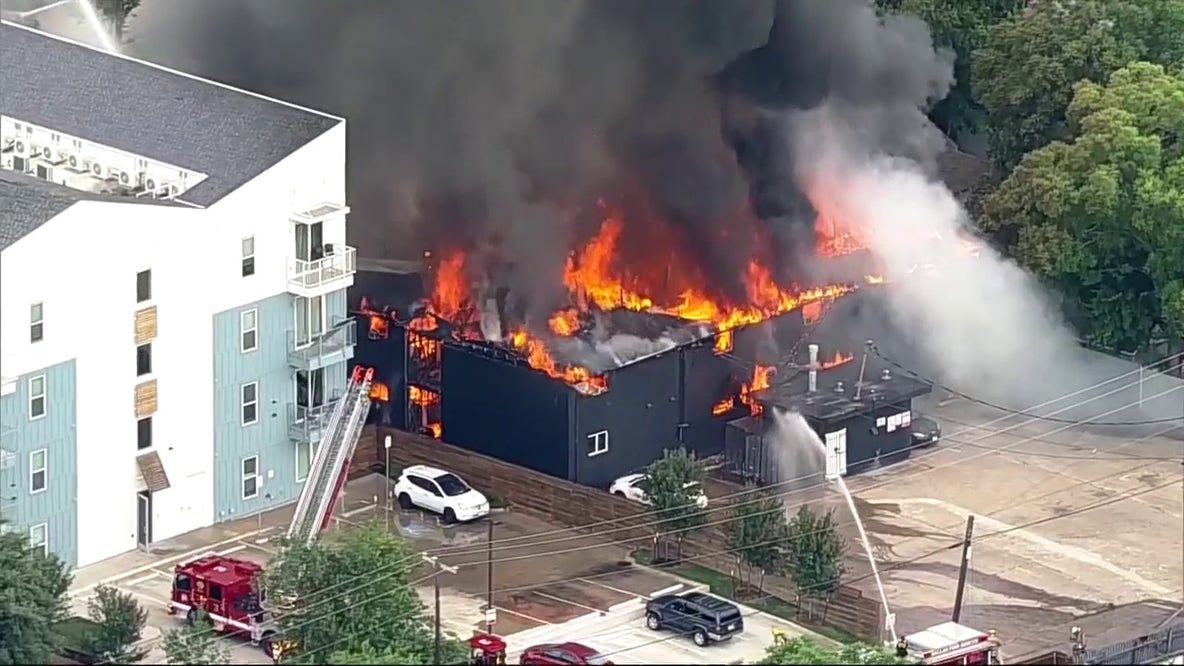 Explosion at Dallas apartment complex injures at least 1
