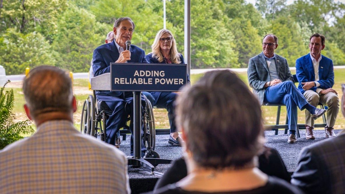 Governor Abbott opens 460 MW Pin Oak power plant, first under Texas Energy Fund