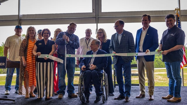 Governor Abbott opens 460 MW Pin Oak power plant, first under Texas Energy Fund