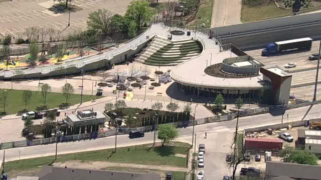 Dallas’s 2nd deck park opens over I-35 near Dallas Zoo