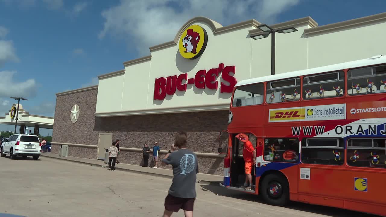 Netherlands soccer fans bring massive orange block party and iconic bus to Dallas