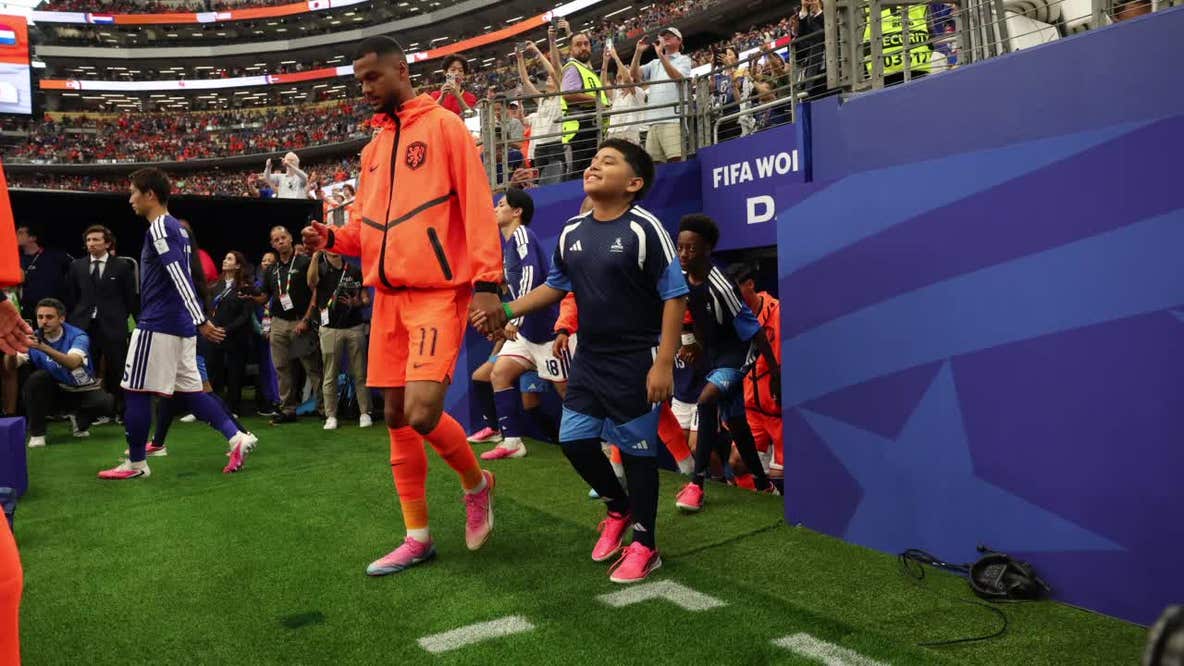 North Texas students escort World Cup stars onto pitch at Dallas Stadium