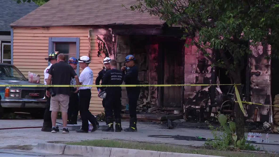 1 child dead, 3 children hospitalized after Fort Worth house fire