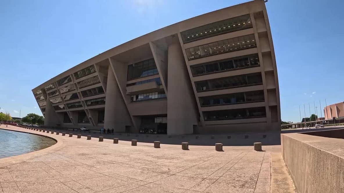 Dallas residents pack City Hall for meeting on building's future