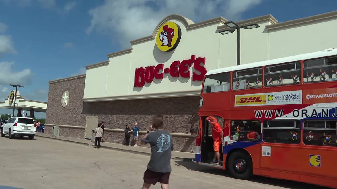 Netherlands soccer fans bring massive orange block party and iconic bus to Dallas