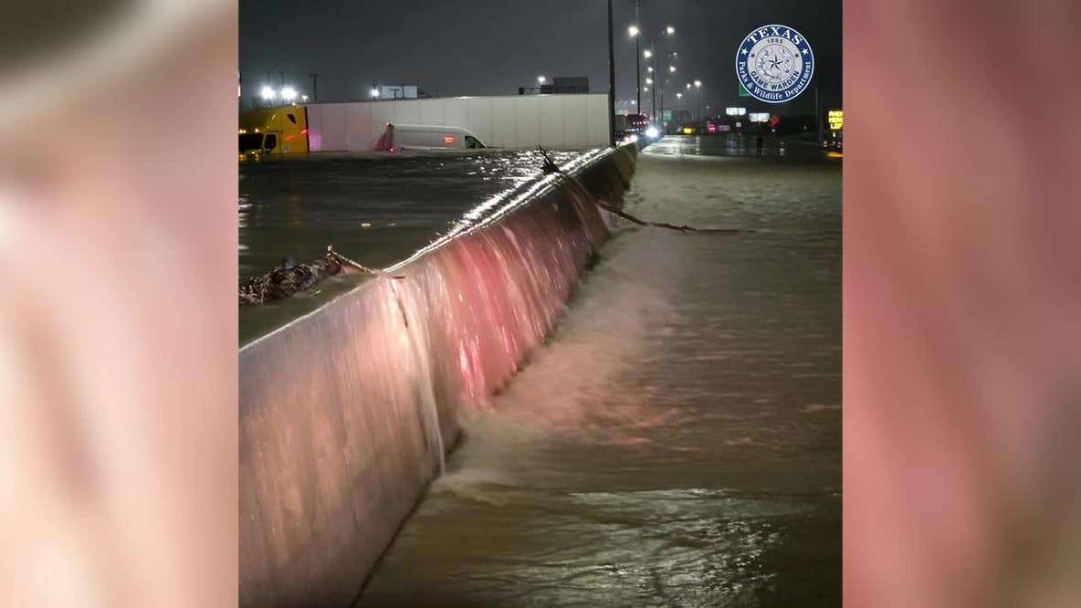 Flash flooding strands drivers on I-35 in Waco
