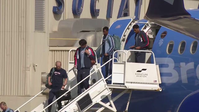 England arrives in Dallas for World Cup match; fans gather at pubs to celebrate