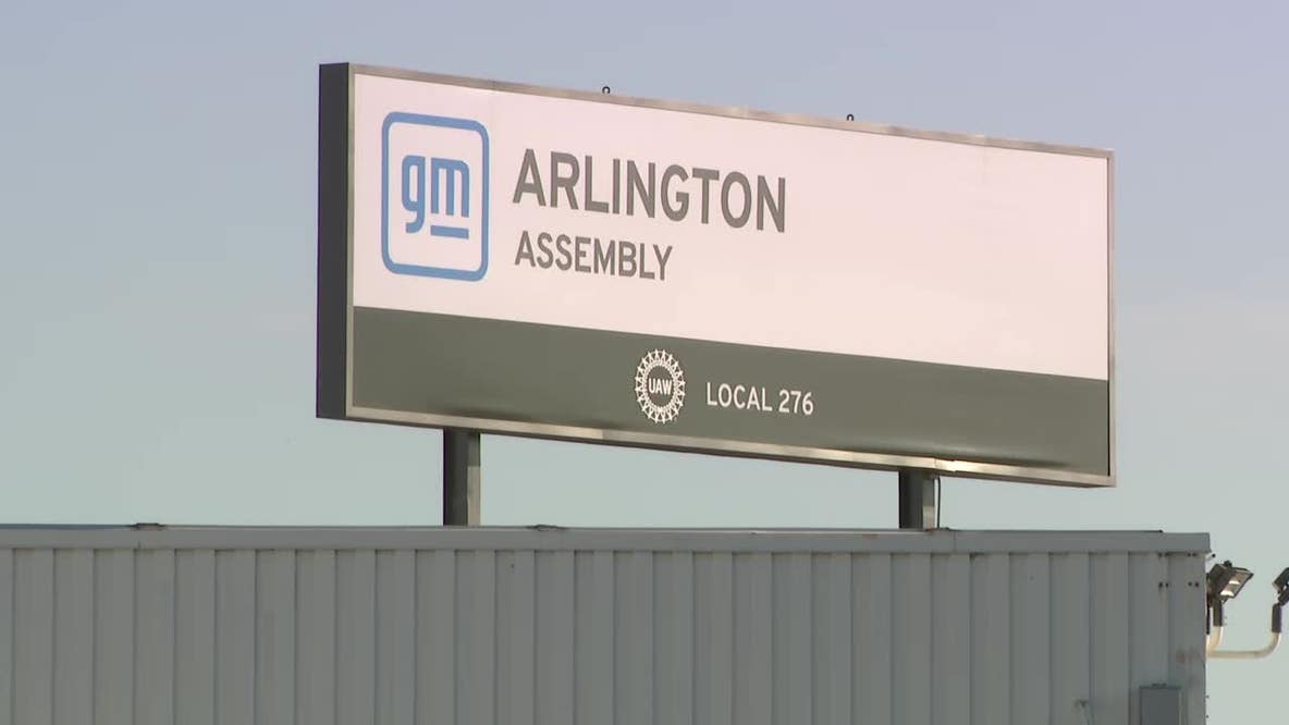 Gunman calls 911 to surrender after shooting man at Arlington GM assembly plant parking lot