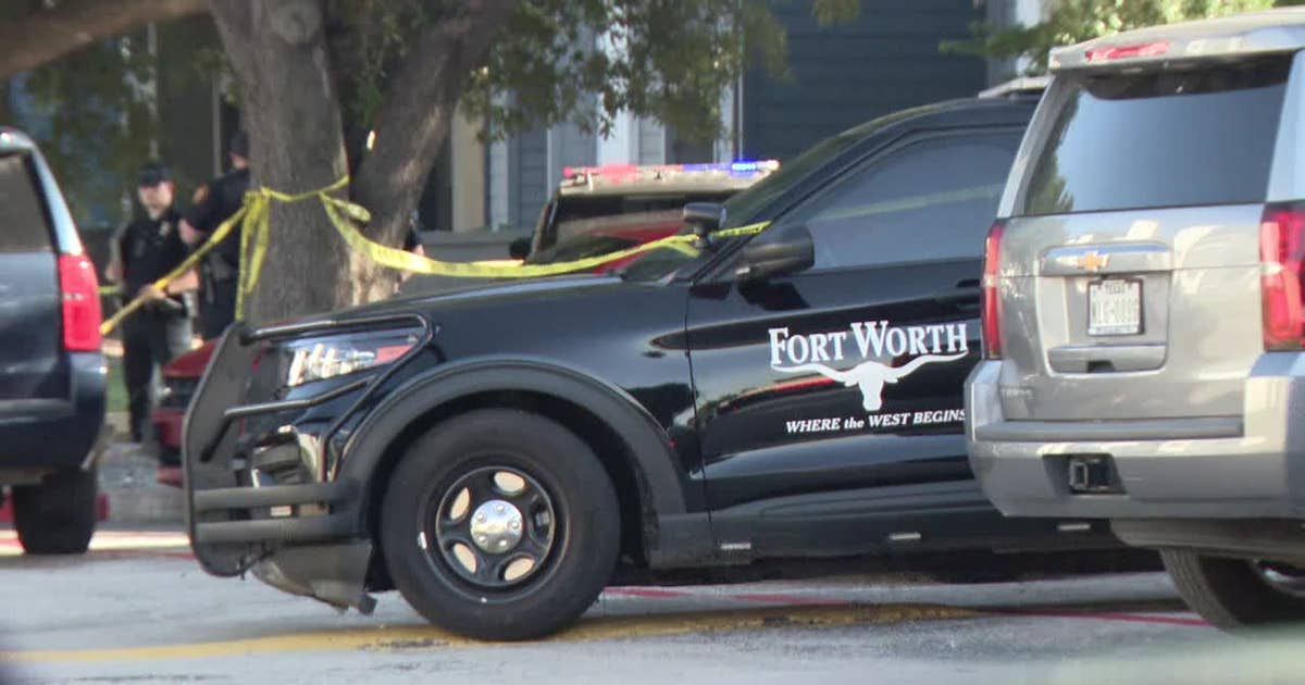 Fort Worth police shoot knife-wielding man outside apartment early Sunday