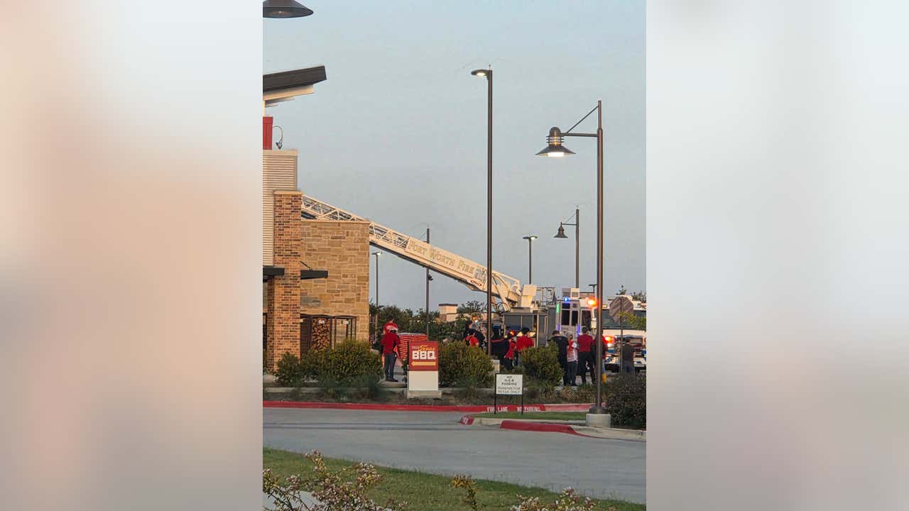 Multi-alarm fire breaks out at Fort Worth HEB