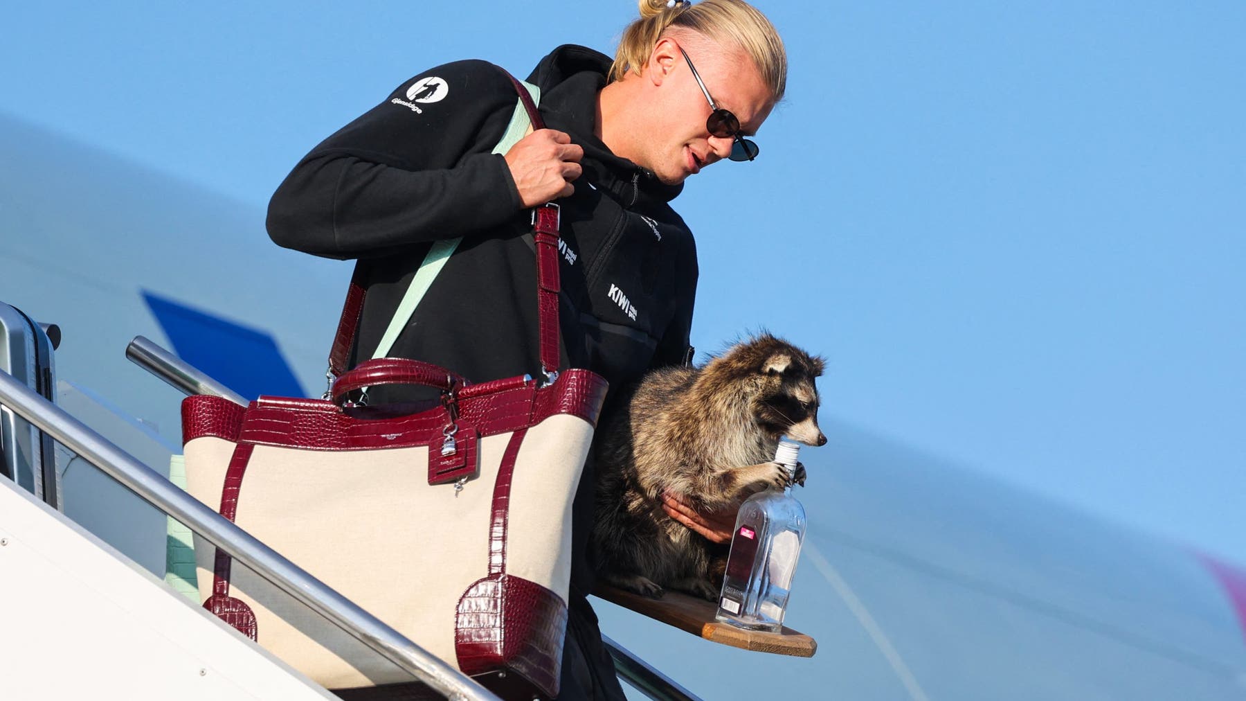 Erling Haaland brings stuffed raccoon from Dallas western store back to Norway