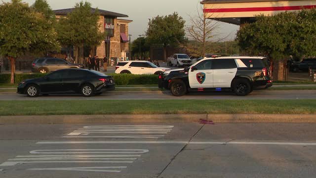 Plano police officers shoot burglary suspects at Carrollton gas station