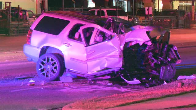 1 dead in Dallas after SUV crashes into utility pole