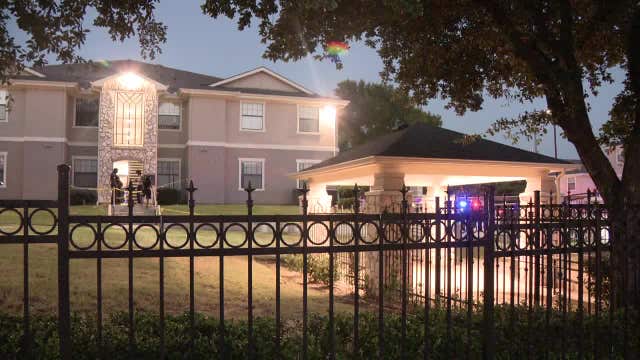 Southeast Dallas apartment shooting injures 4