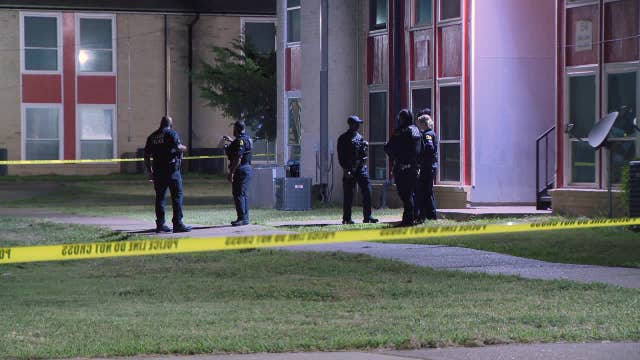 1 hurt, suspects on the run following Dallas shooting