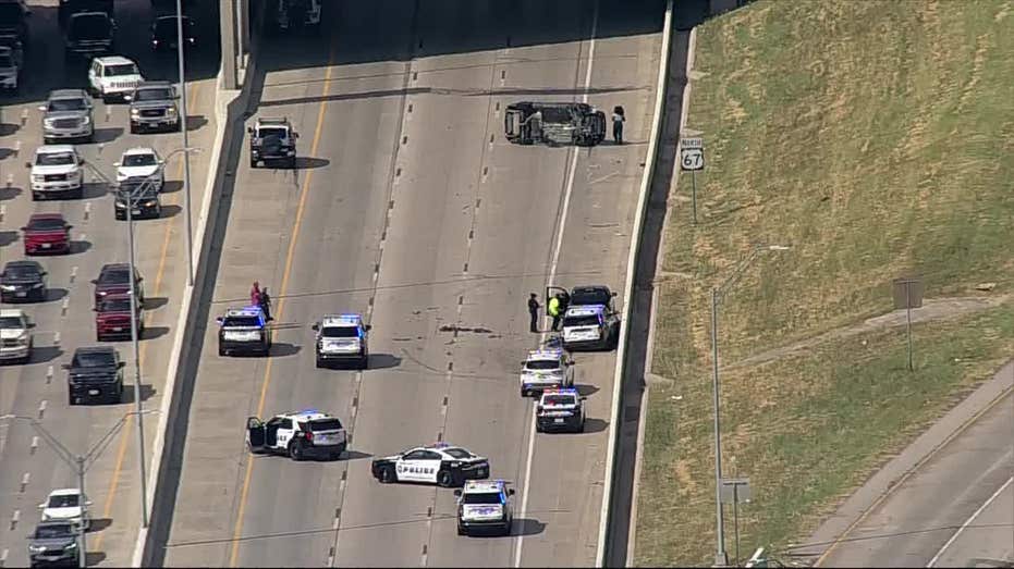 Dallas police officer injured during traffic stop on Hwy. 67