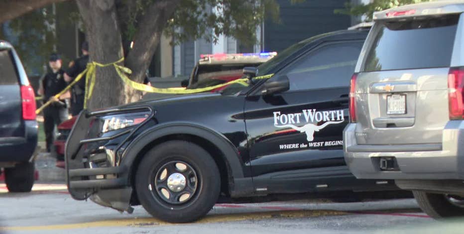 Fort Worth police shoot knife-wielding man outside apartment early Sunday