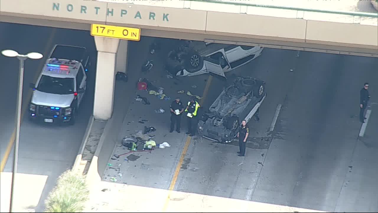 Major crash on US-75 in Dallas leaves two cars overturned