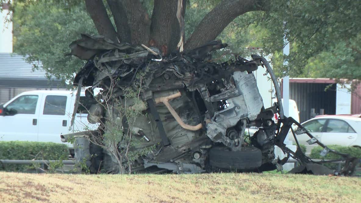 Two killed in early morning single-vehicle crash in Far North Dallas