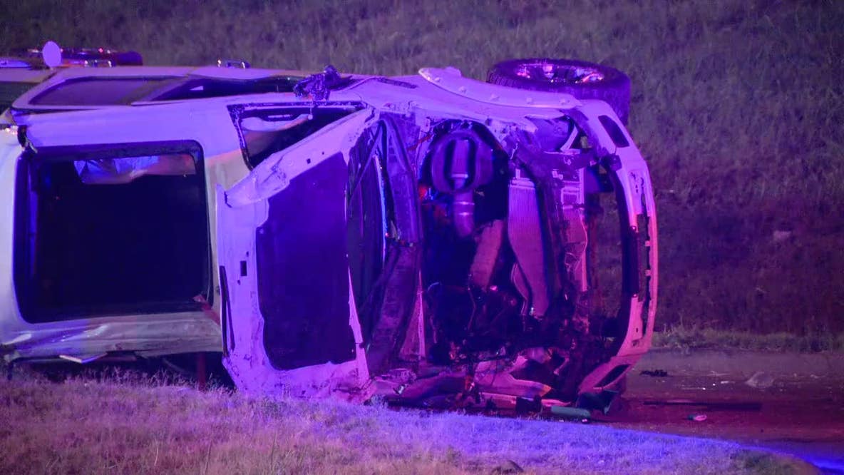 Pickup truck driver ejected, killed in early morning rollover on Interstate 30