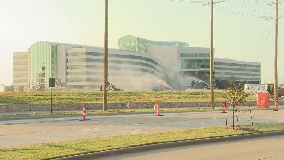 Historic EDS building in Plano demolished in Sunday morning implosion