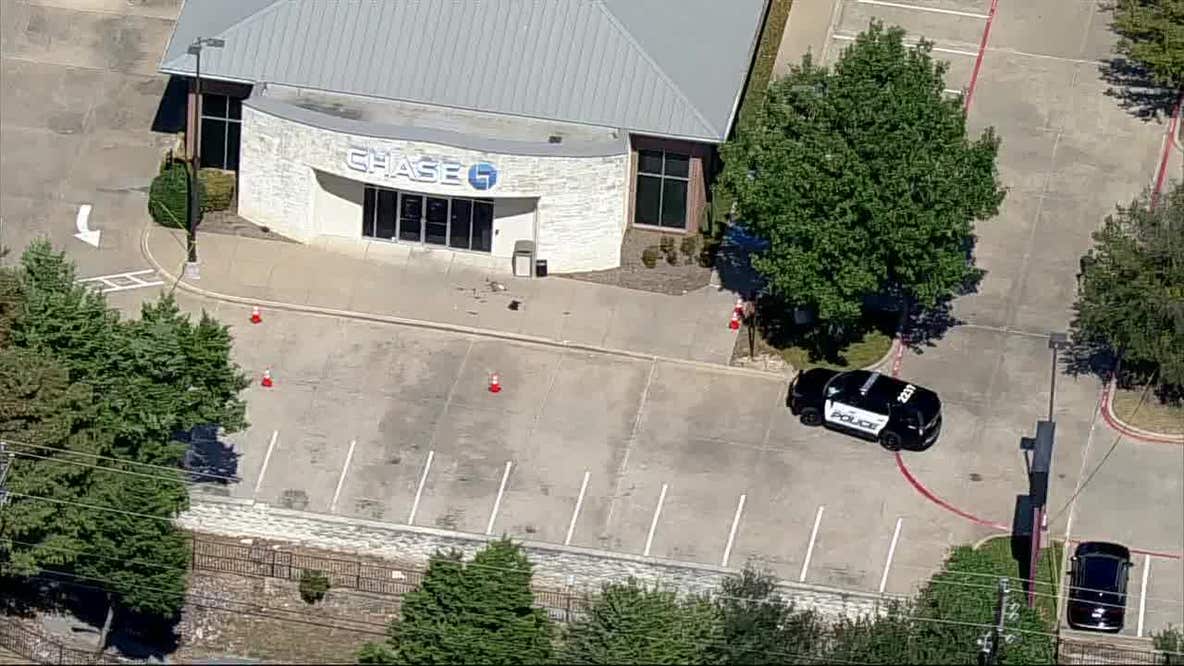 Armed witness shoots bank robbery suspect in Cedar Hill