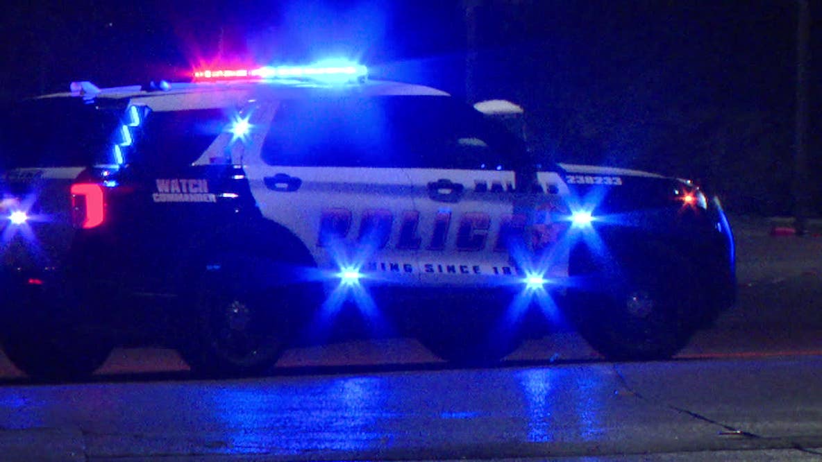 Dallas police search for gunman after woman shot in Pleasant Grove