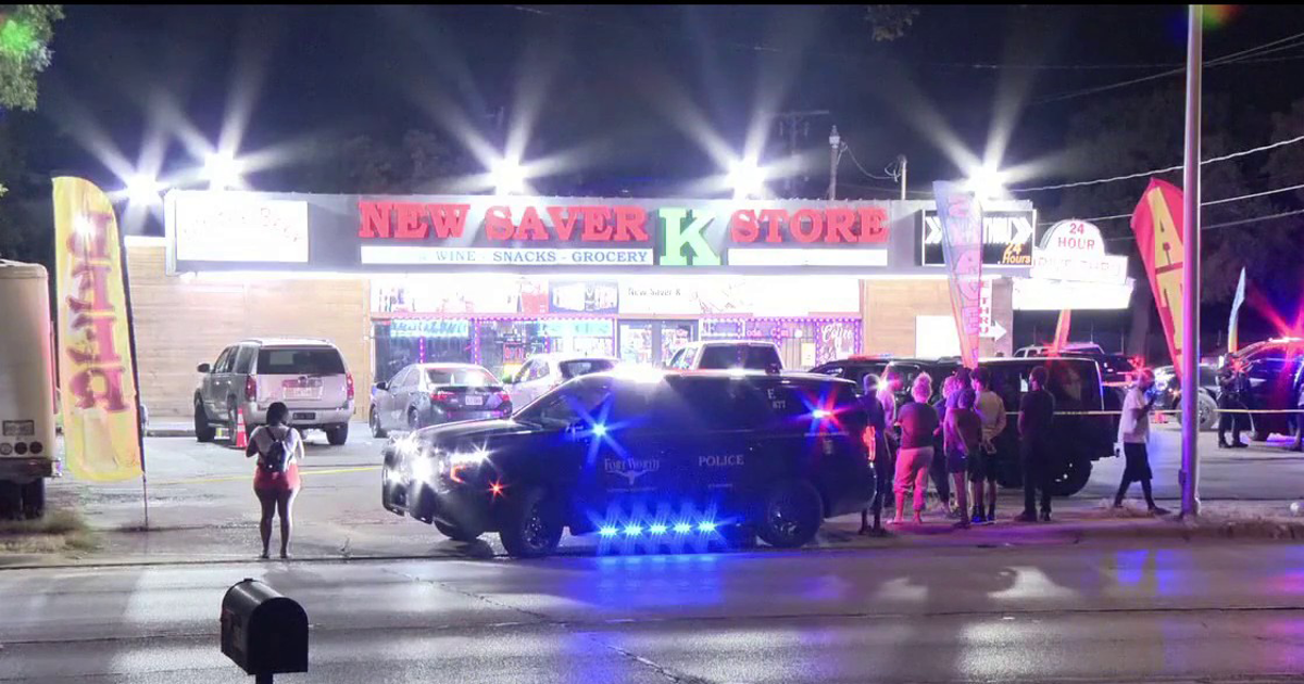 Coverage image for: 1 dead, 1 injured in southeast Fort Worth shooting