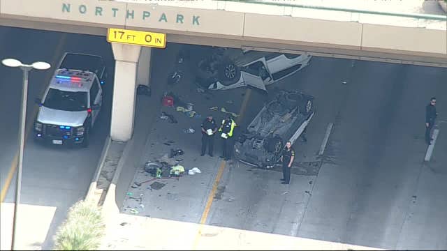 Major crash on US-75 in Dallas leaves two cars overturned