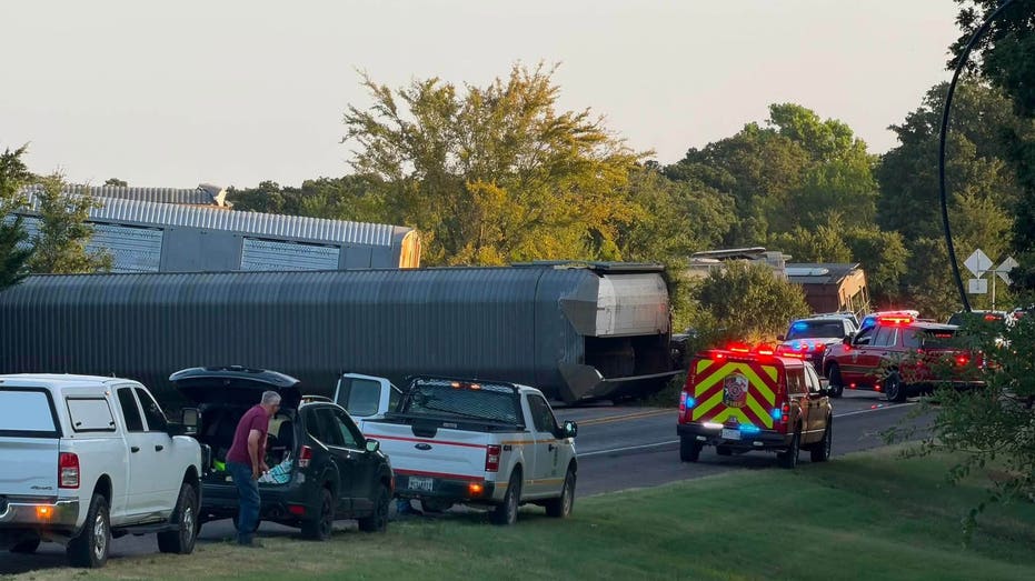 Train derailment in Collinsville due to vehicle crash; injuries reported — FOX 4 Dallas