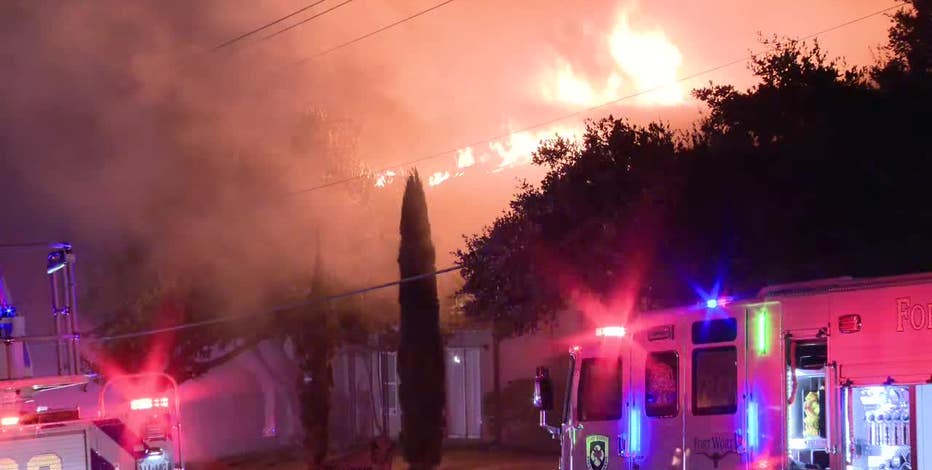 Large apartment fire burns in Fort Worth, 1 firefighter injured