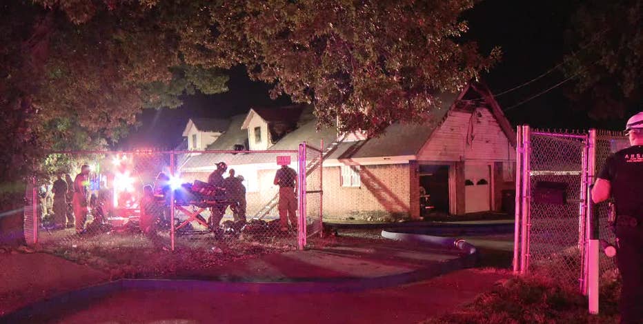 2 Fort Worth firefighters hurt while fighting overnight house fire