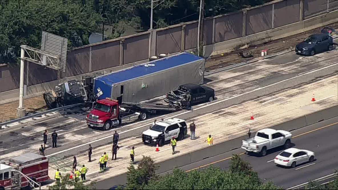 18-wheeler crash shuts down southbound DNT in Dallas