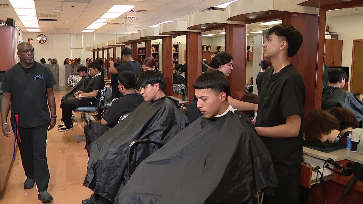 Dallas ISD high school offers barber classes