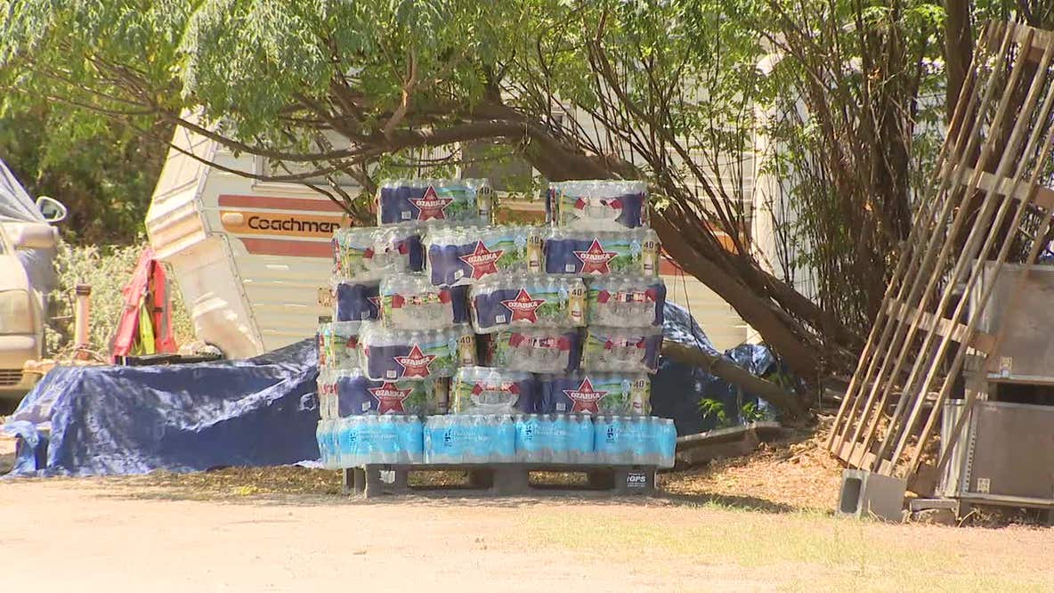 Unincorporated Dallas County community seeks access to running water after grass fire