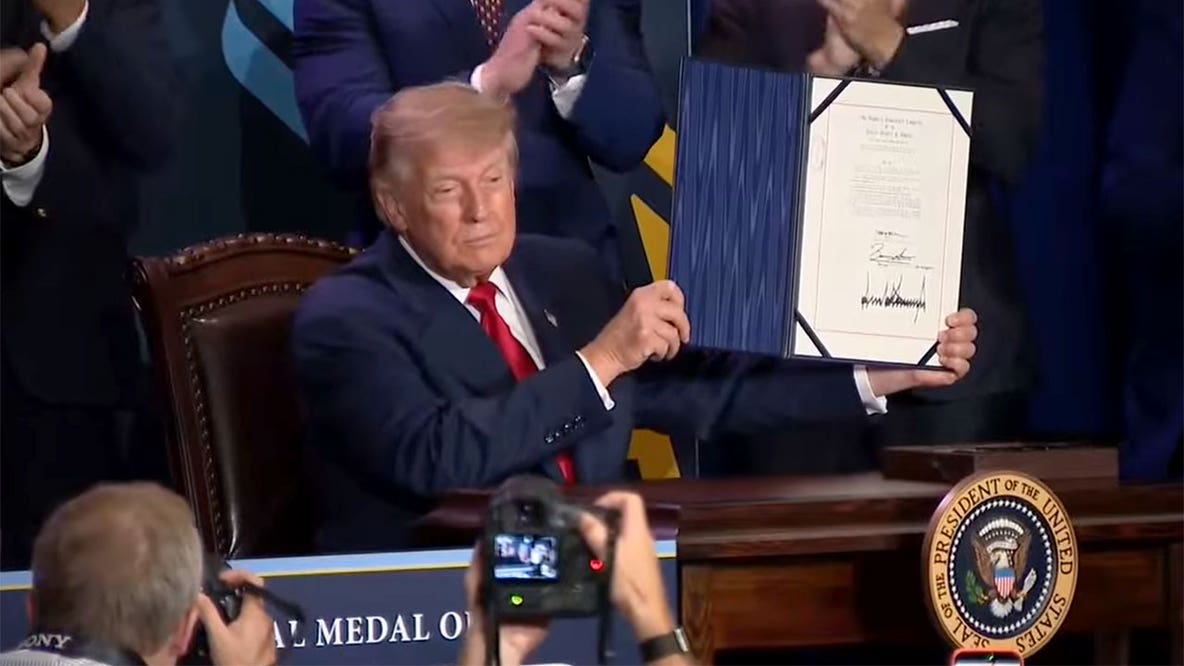 Trump visits National Medal of Honor Museum in Arlington