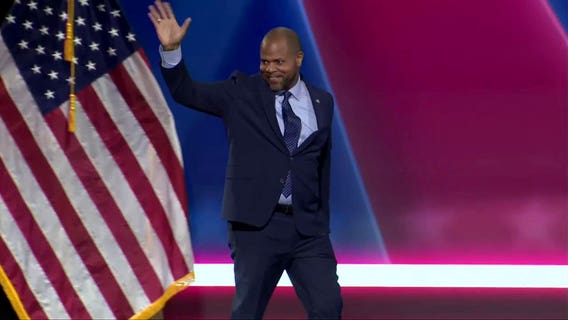Dallas mayor brags about party switch during Republican midterm convention speech