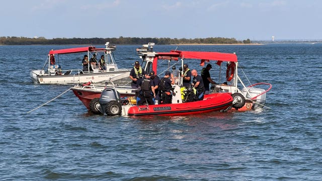 Dive team pulls missing woman's body from water at Lake Park in Lewisville