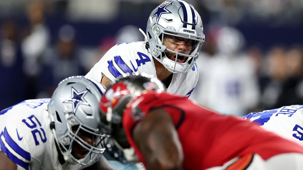 Cowboys vs. Buccaneers live blog: Dallas leads close game at halftime