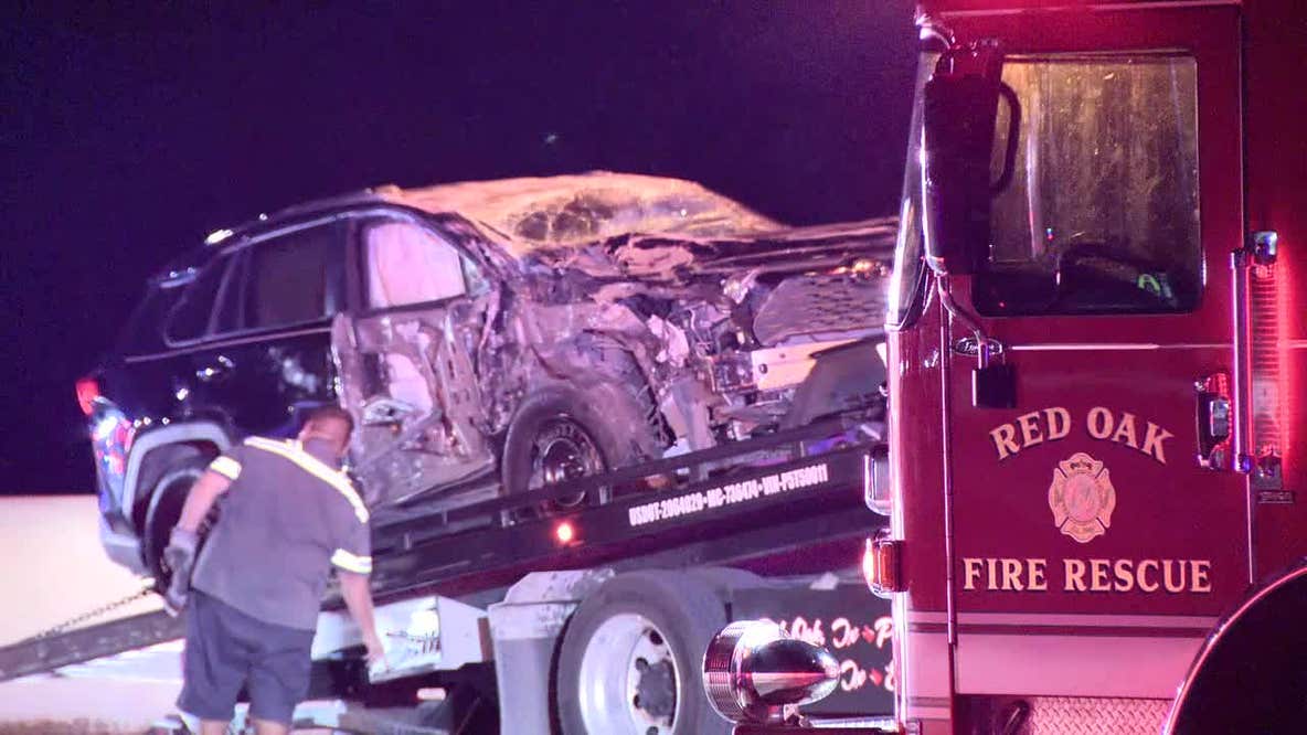 Child among five hospitalized after rollover crash on I-35E in Red Oak