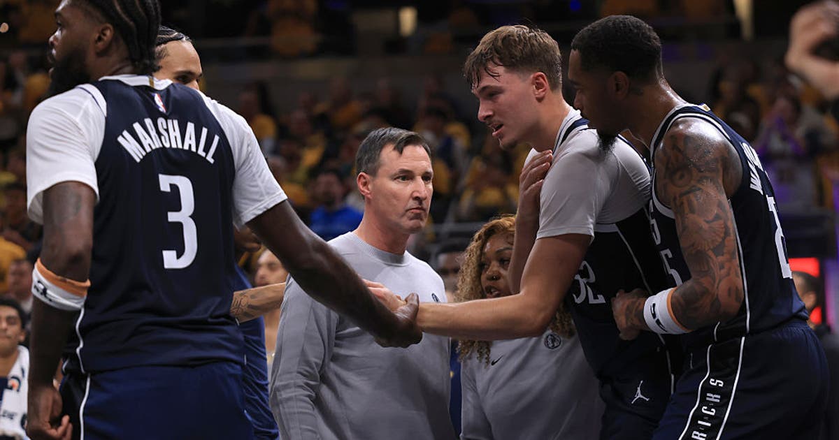 Flagg to miss Mavericks home opener with shoulder injury