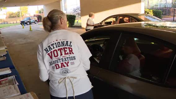 Dallas County hosts drive-thru voter registration event ahead of deadline