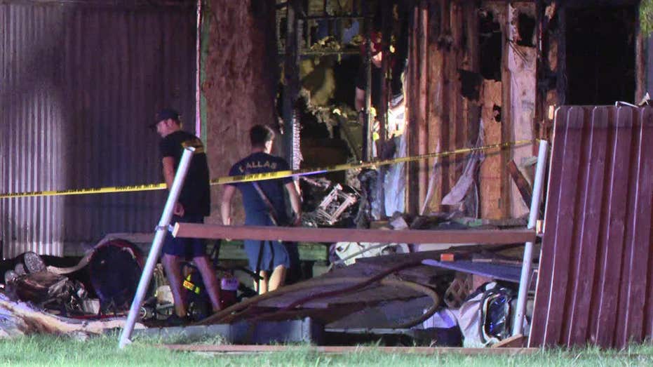 1 dead after midnight mobile home fire in far Southwest Dallas — FOX 4 Dallas