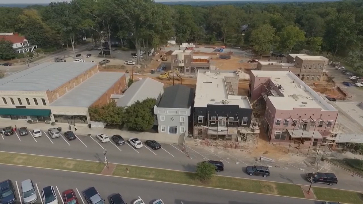 Senoia police investigation: Woman fights off attacker on Travis Street