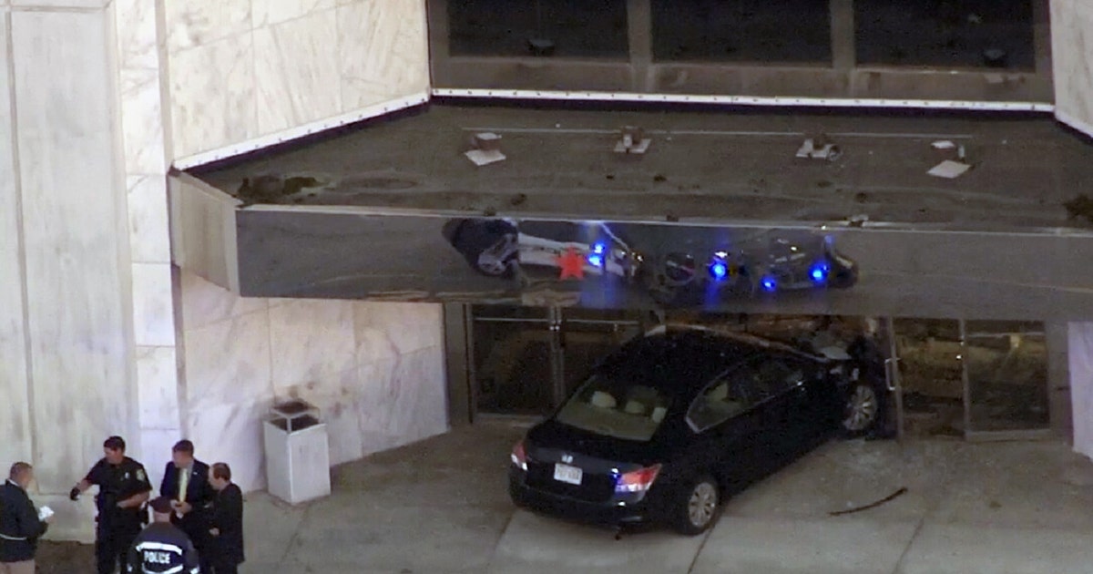 3 dead including suspect in stabbing attacks at mall, home | FOX 5 Atlanta