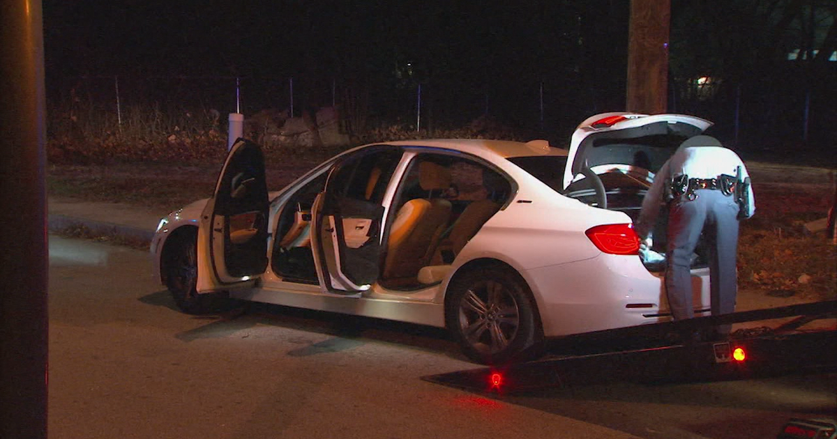 Three arrested, 1 at large after high-speed chase ends in crash | FOX 5 ...