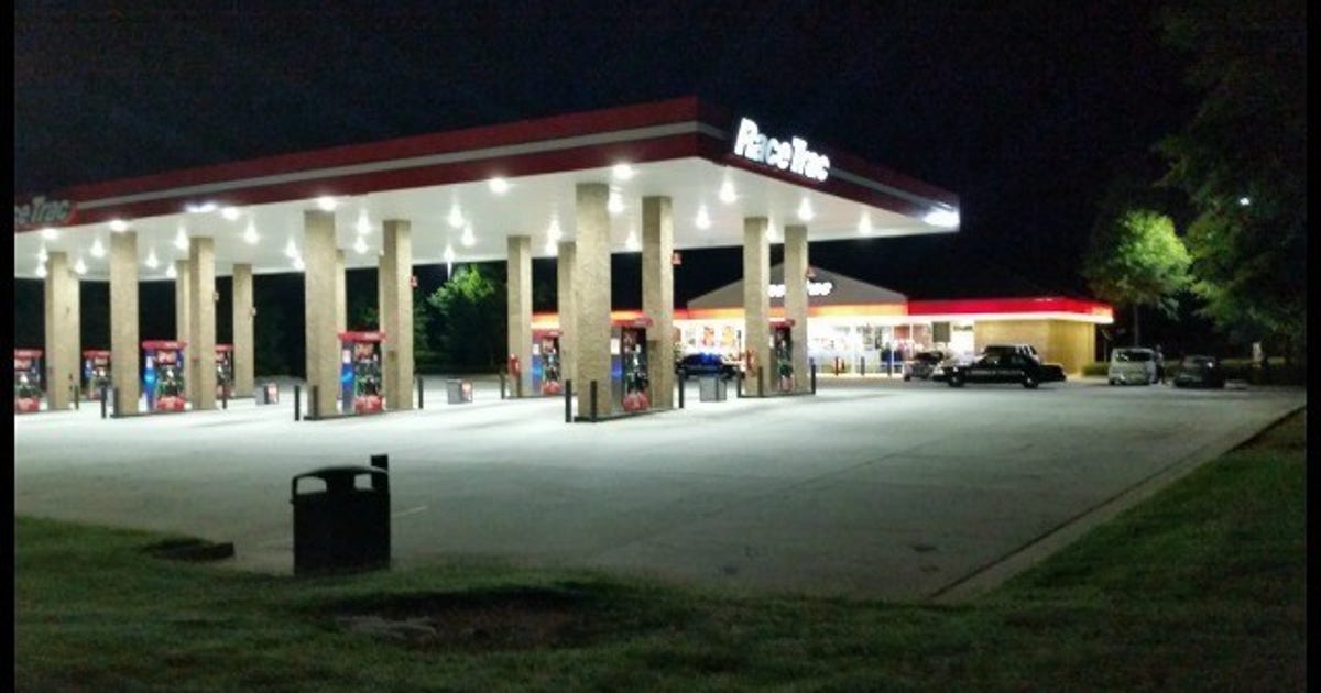 Lithonia clerk shot during armed robbery | FOX 5 Atlanta