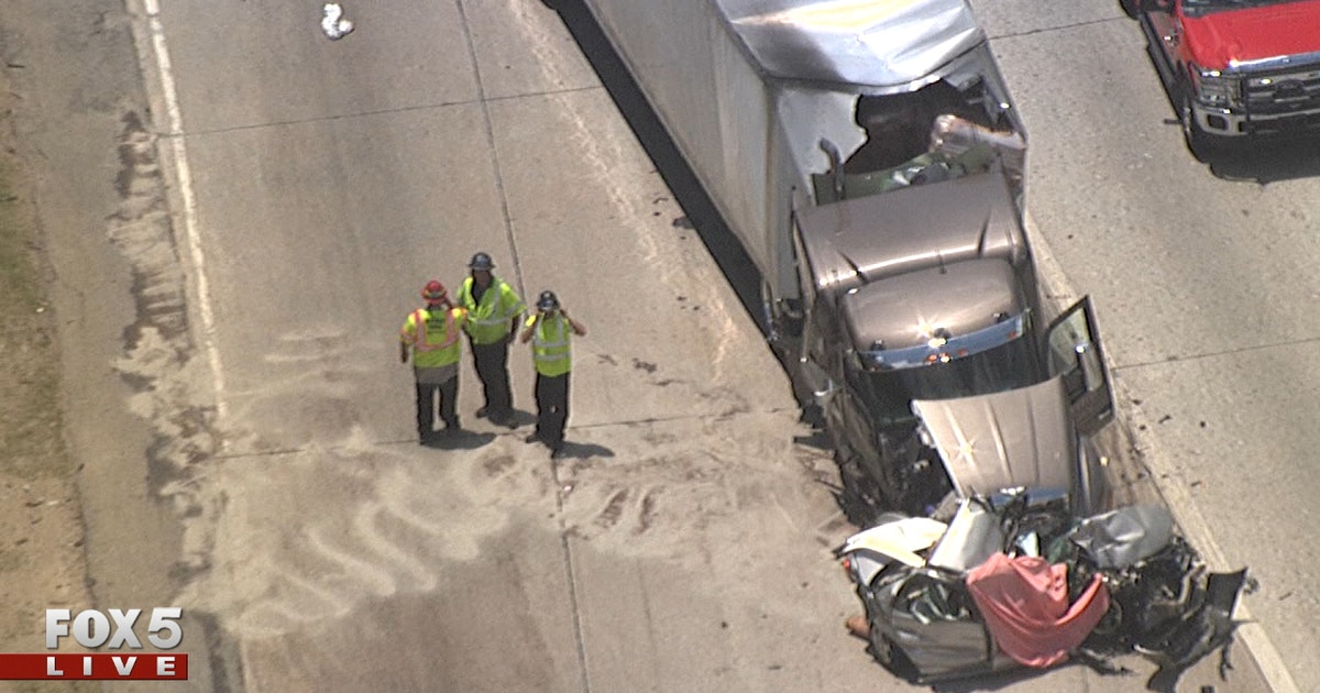 Two killed in tractor-trailer crash on Atlanta highway | FOX 5 Atlanta
